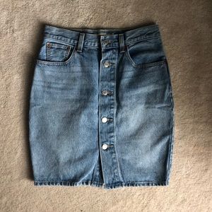 Levi’s mom skirt